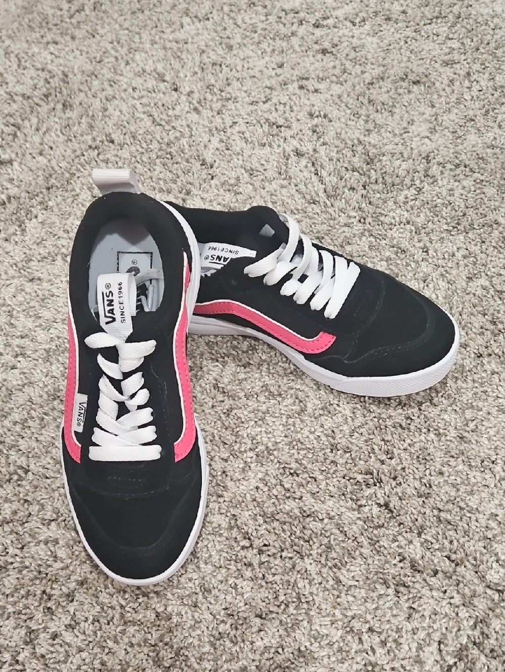 Vans Girl's SZ 1 Black Low-Top Sneakers with Pink Side Stripe